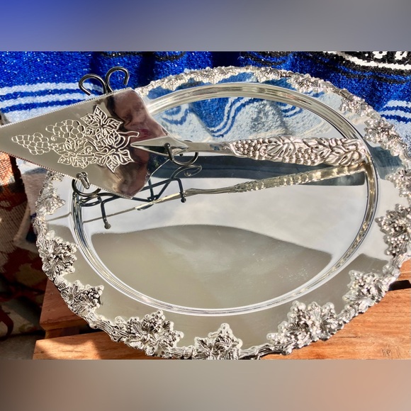 GODINGER SILVER PLATED APPLIED BORDER CAKE PLATE WITH STAND & SERVER - Picture 12 of 12
